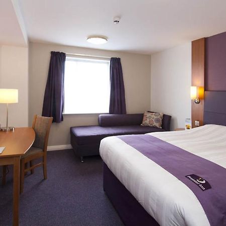 Premier Inn Birmingham City - Aston Bagian luar foto