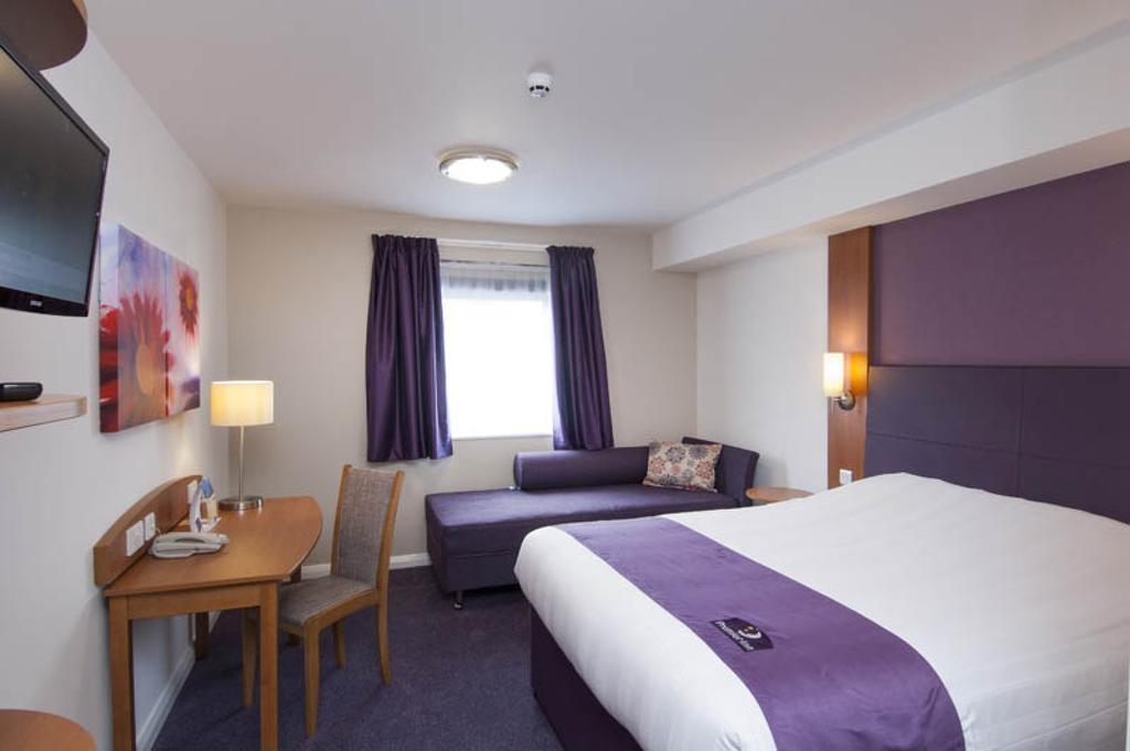 Premier Inn Birmingham City - Aston Bagian luar foto