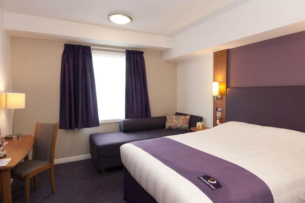 Premier Inn Birmingham City - Aston Bagian luar foto