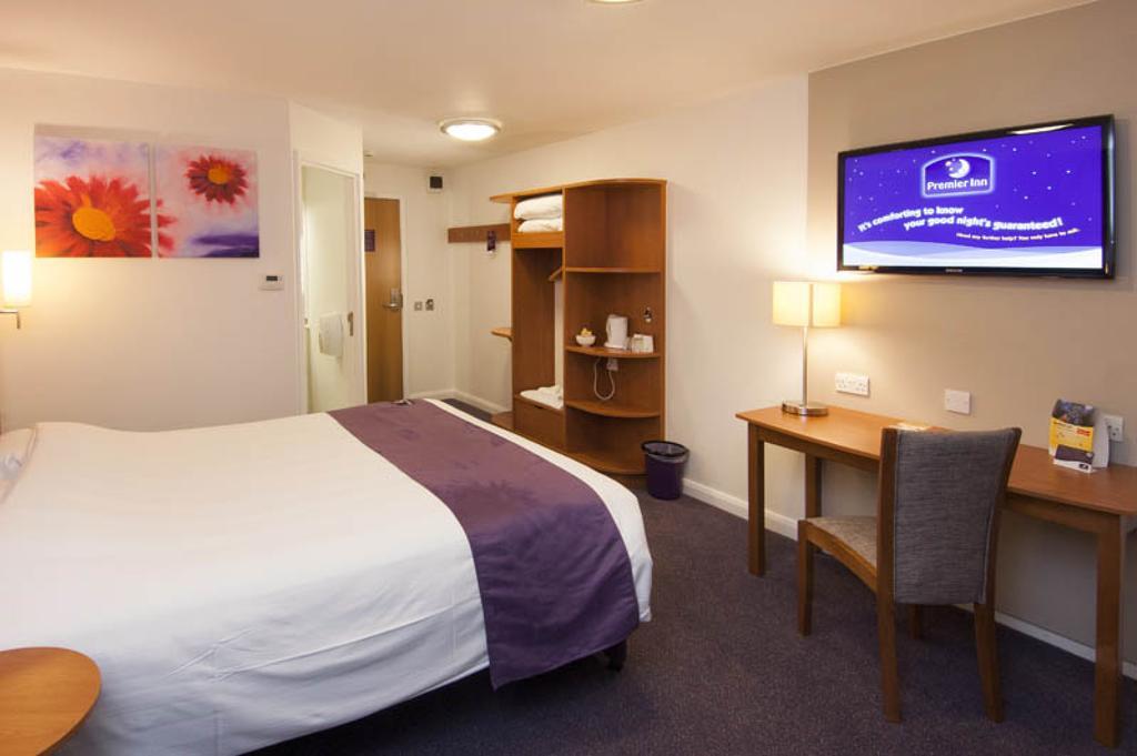 Premier Inn Birmingham City - Aston Bagian luar foto
