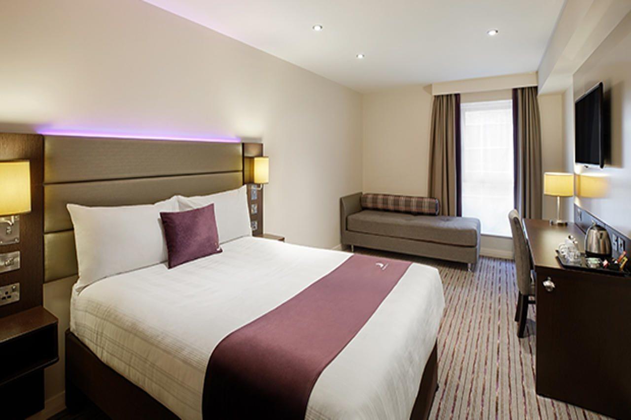Premier Inn Birmingham City - Aston Bagian luar foto