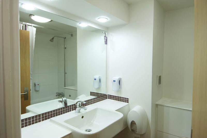 Premier Inn Birmingham City - Aston Bagian luar foto