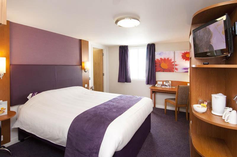 Premier Inn Birmingham City - Aston Bagian luar foto