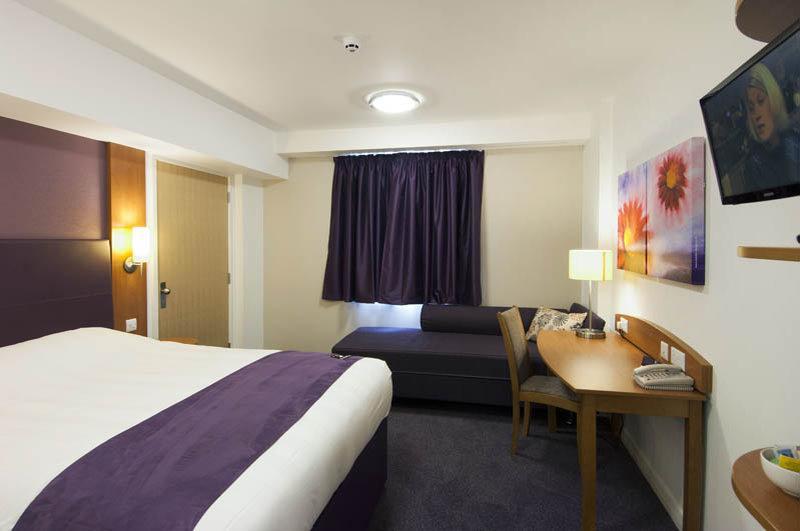Premier Inn Birmingham City - Aston Bagian luar foto